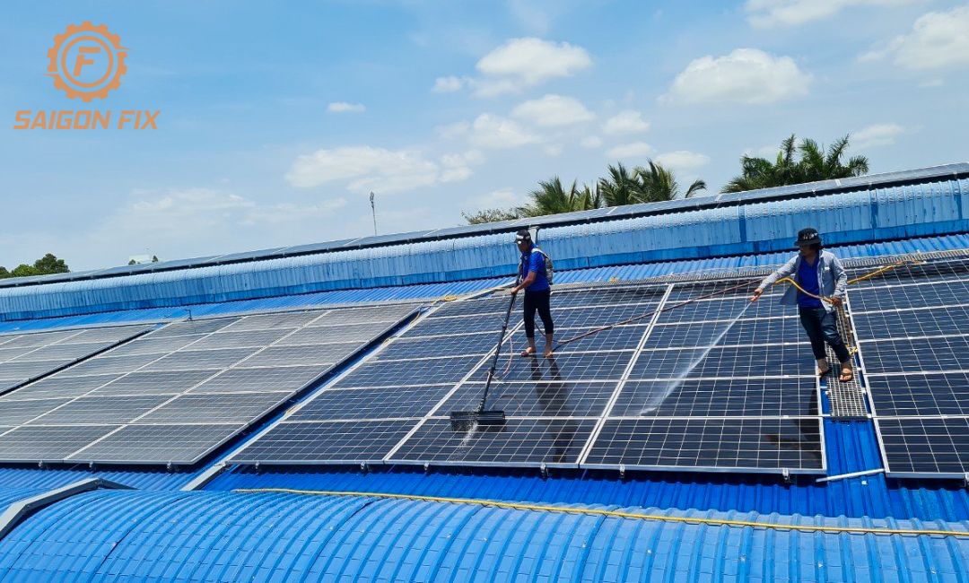 Báo giá dịch vụ vệ sinh pin năng lượng mặt trời tại TP.HCM