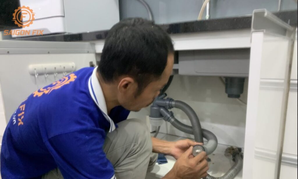 Lắp bồn rửa chén chị Hằng Tân Bình