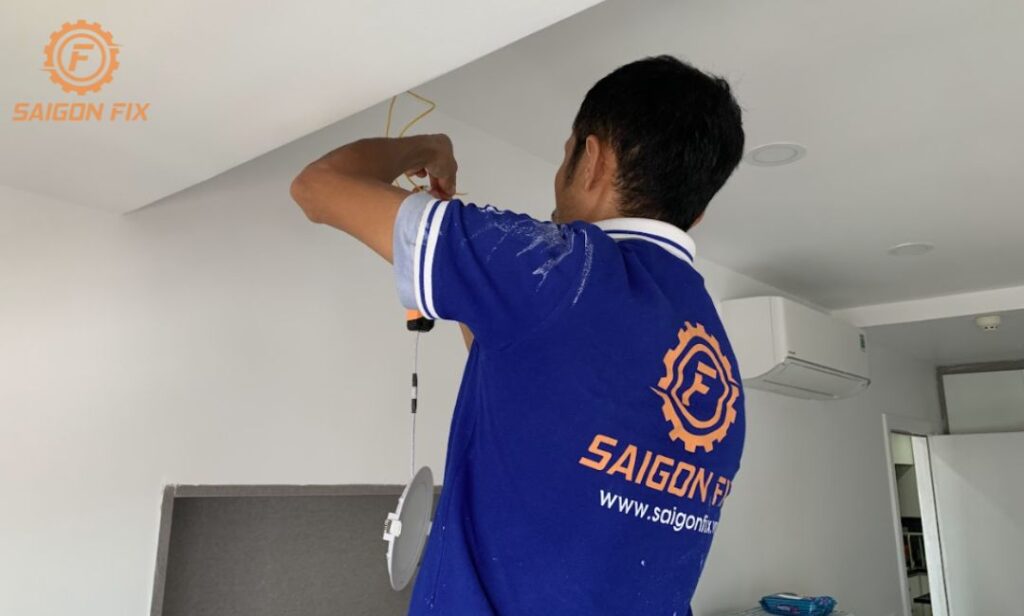 Lắp đèn trần anh Bảo Phú Nhuận