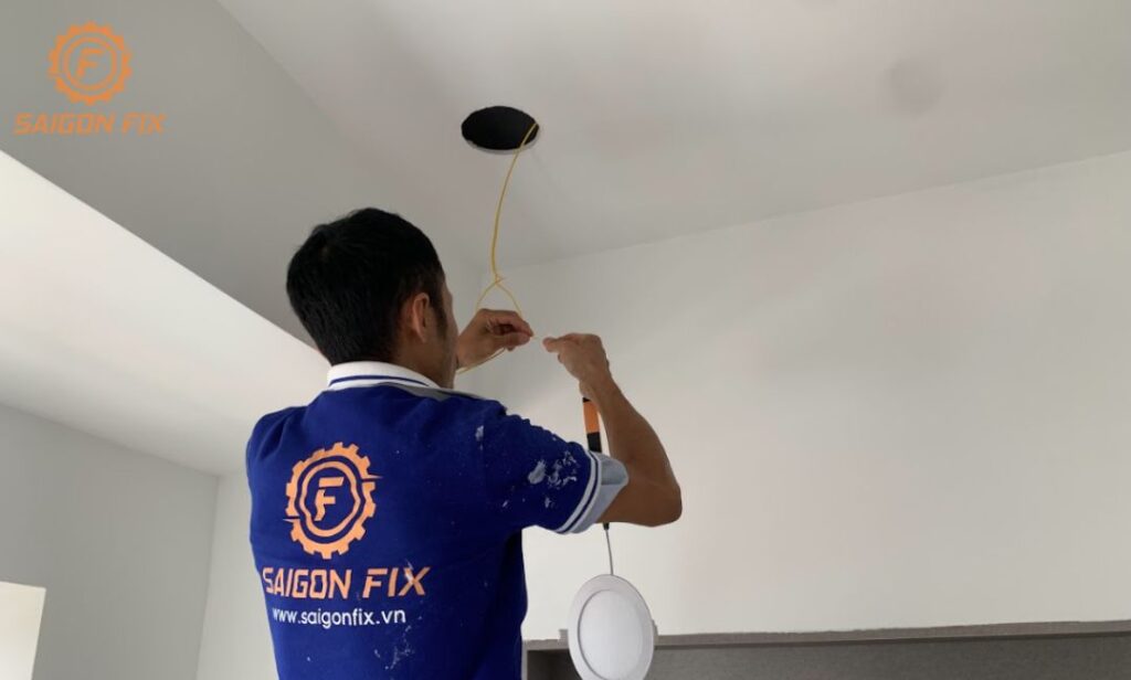 Lắp đèn trần anh Bảo Phú Nhuận