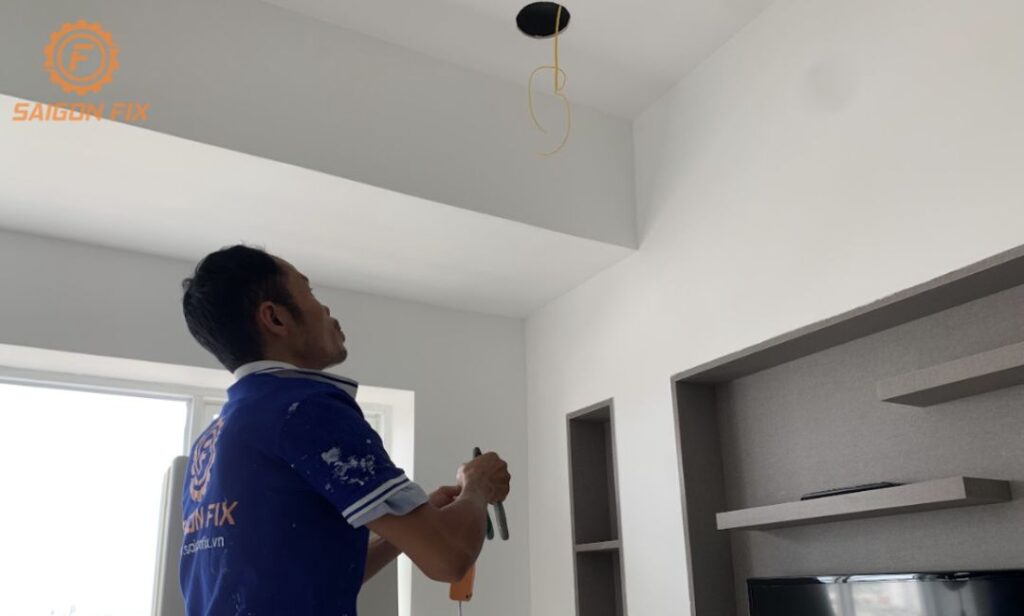 Lắp đèn trần anh Bảo Phú Nhuận