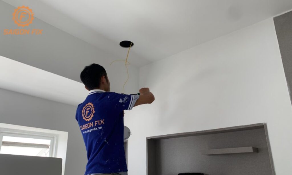 Lắp đèn trần anh Bảo Phú Nhuận