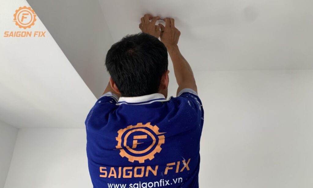Lắp đèn trần anh Bảo Phú Nhuận