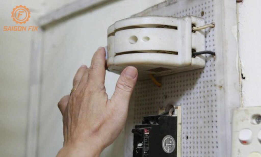 máy nước nóng bị rò điện