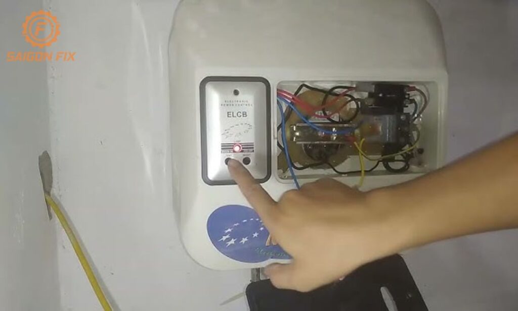 máy nước nóng bị rò điện