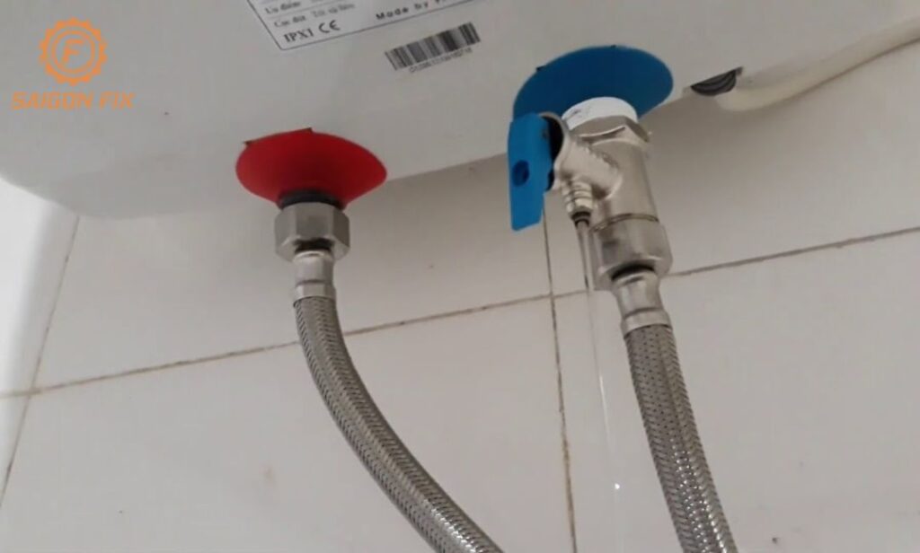 máy nước nóng bị rò rỉ nước