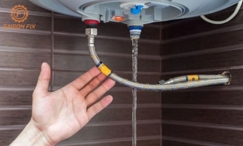 máy nước nóng bị rò rỉ nước