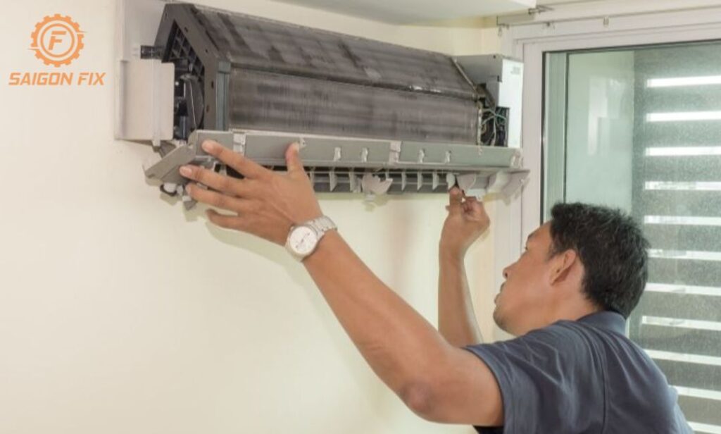 Tự sửa máy lạnh chảy nước
