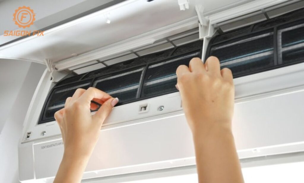 Tự sửa máy lạnh chảy nước