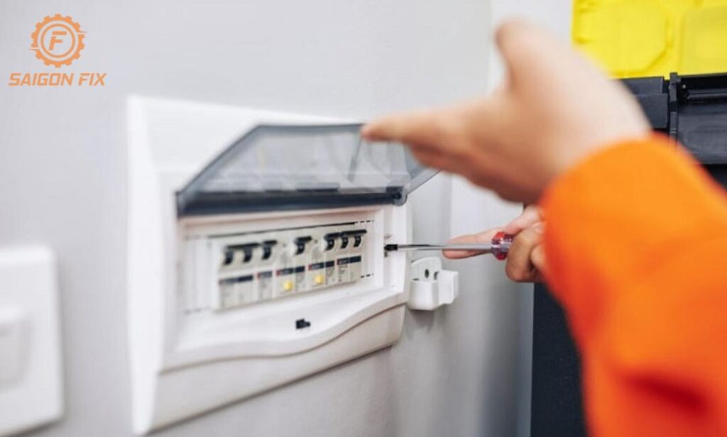 Aptomat hay bị nhảy về đêm