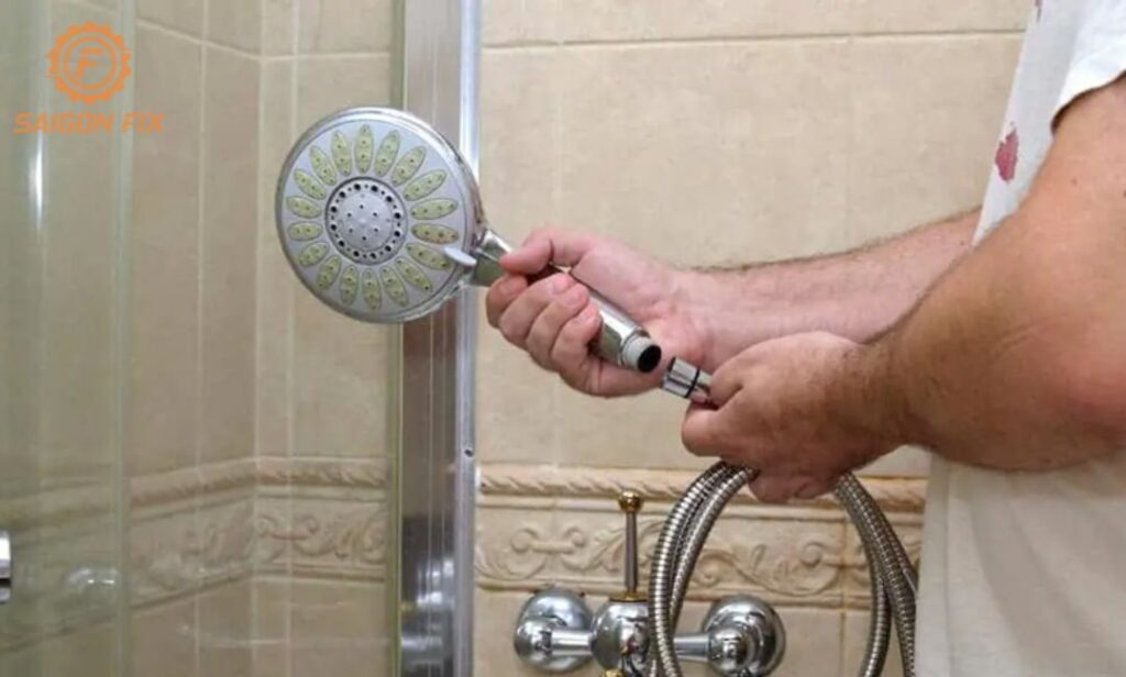 Cách sửa vòi nước nóng lạnh chảy yếu