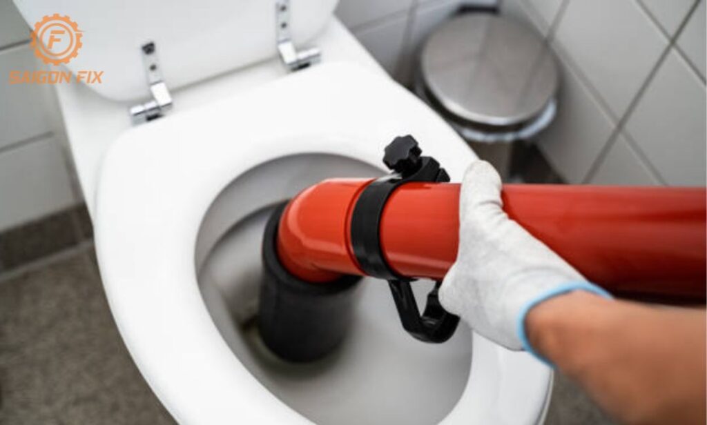 cách thông bồn cầu