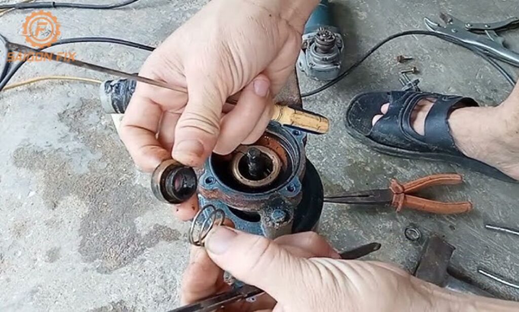 Máy bơm nước lúc mạnh lúc yếu