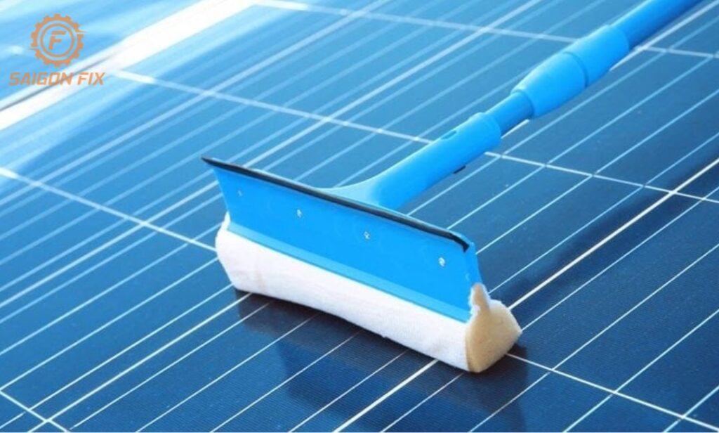 cách vệ sinh tấm pin năng lượng mặt trời
