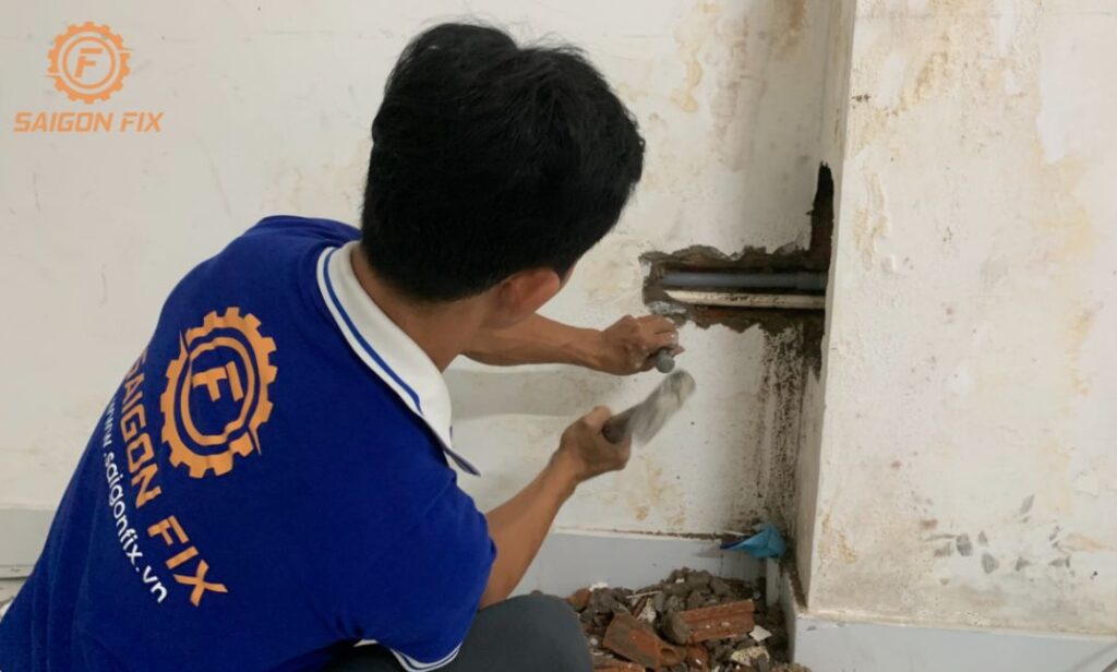 Lắp đặt đường ống nước anh Phú Phường Tân Thới Hiệp