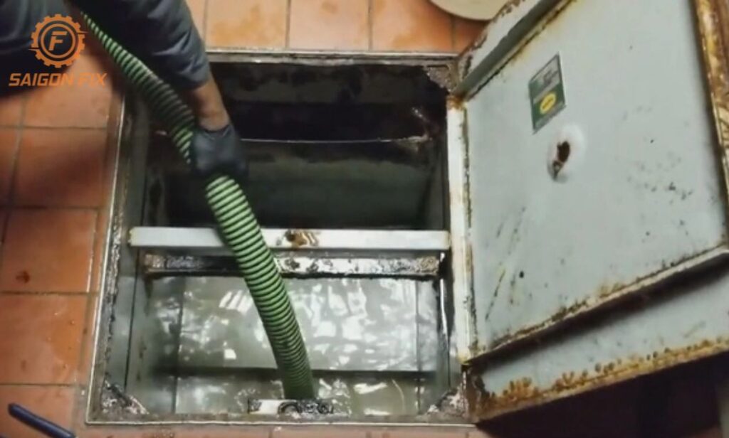 vệ sinh bể tách mỡ