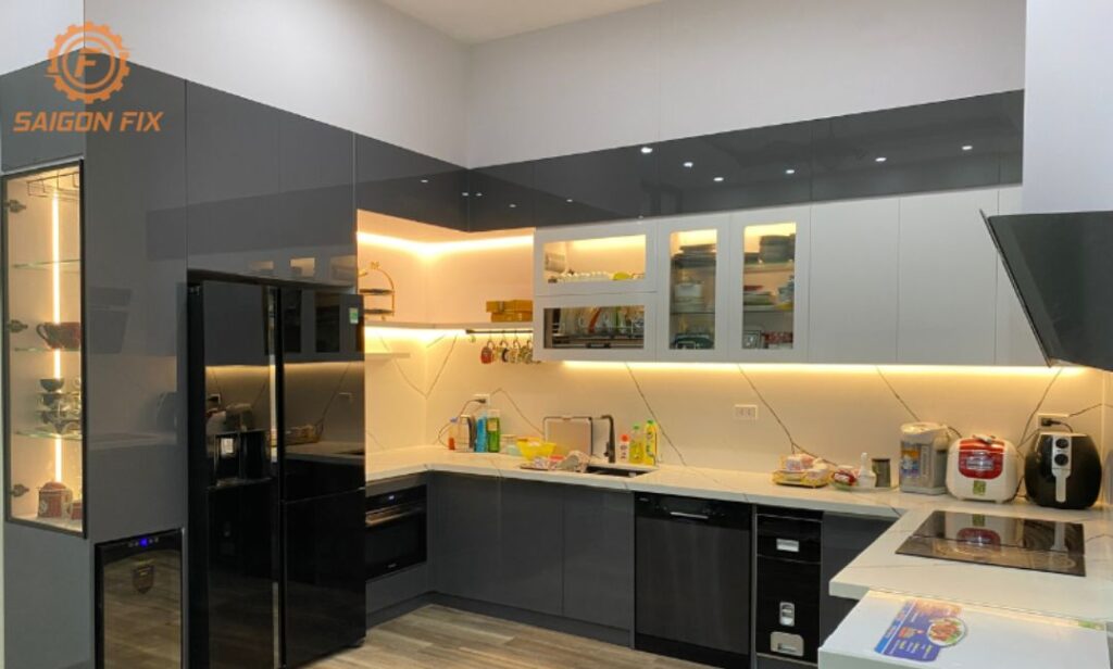 lắp đèn led tủ bếp