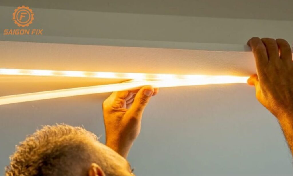 lắp đèn led tủ bếp