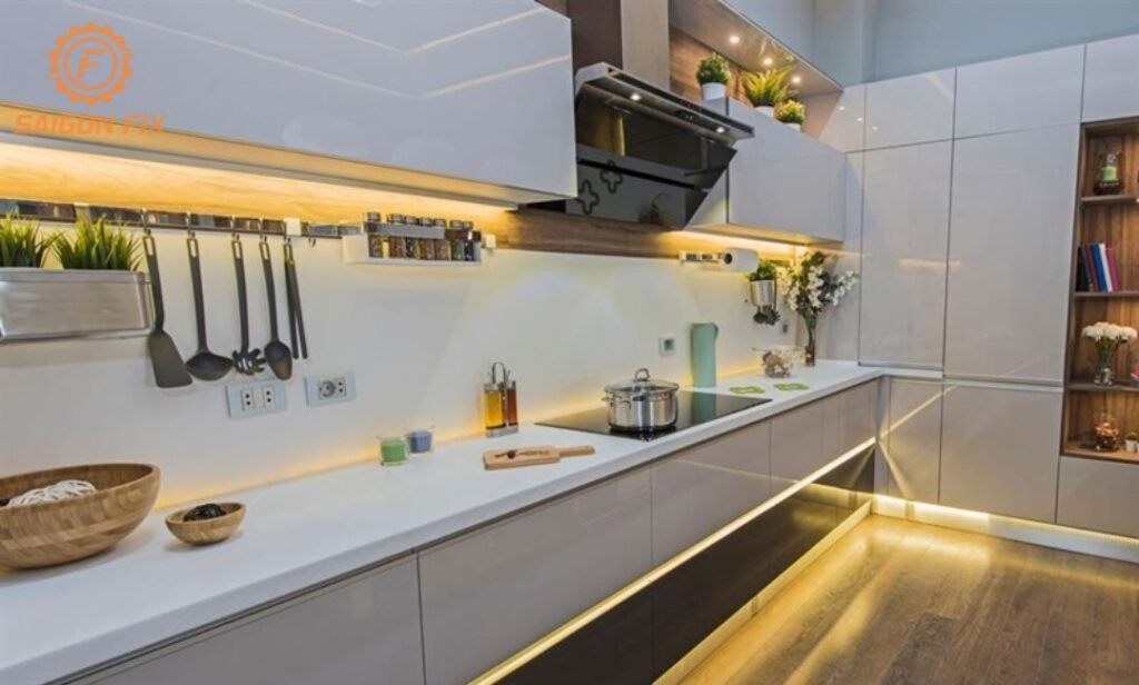 lắp đèn led tủ bếp